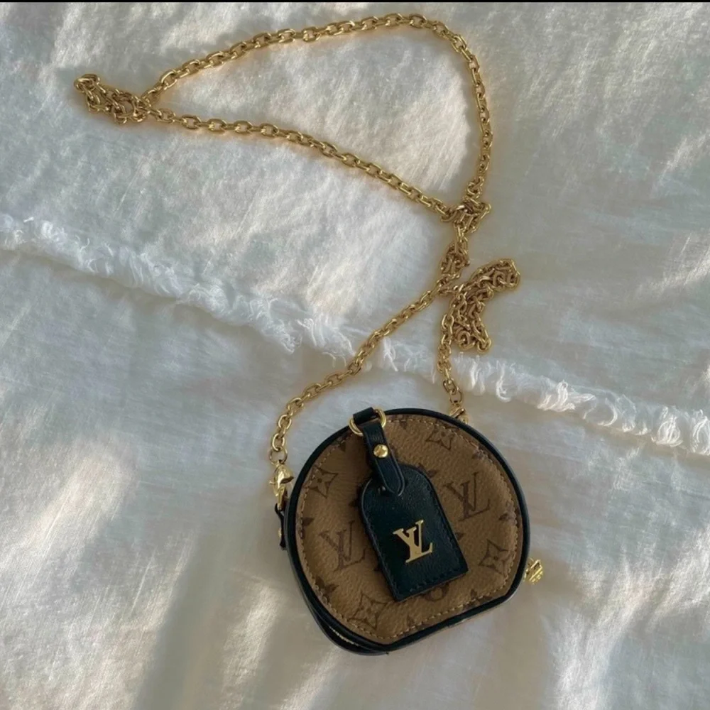 Mini LV Boite Chapeau Purse - Picture 3 of 12